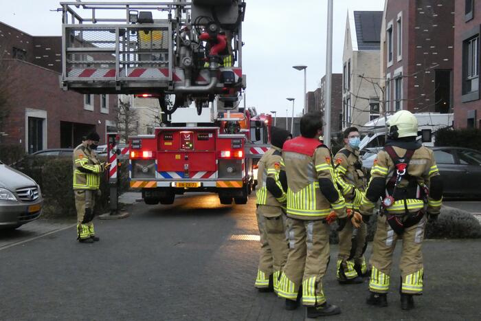 Dakbedekking dreigt los te waaien