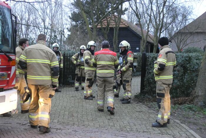 Schoorsteenbrand in woning met rieten dak