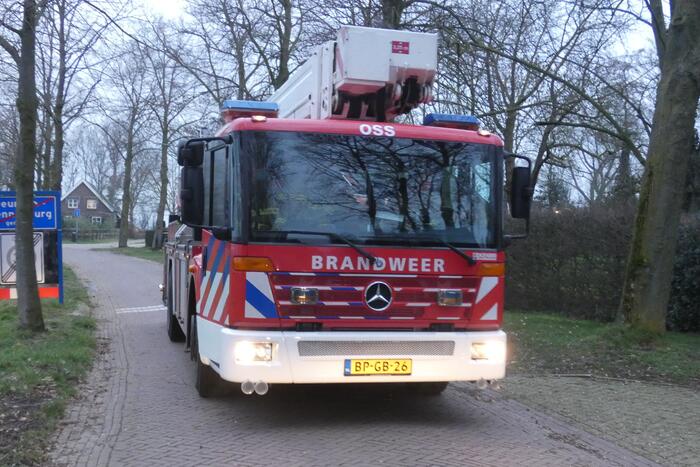 Schoorsteenbrand in woning met rieten dak
