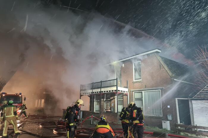 Grote uitslaande brand in café