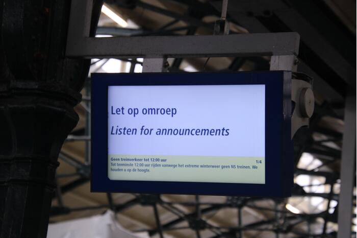 Nederland ontwaakt onder deken van sneeuw