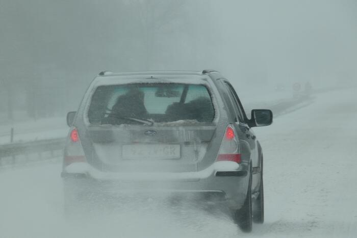 Nederland ontwaakt onder deken van sneeuw