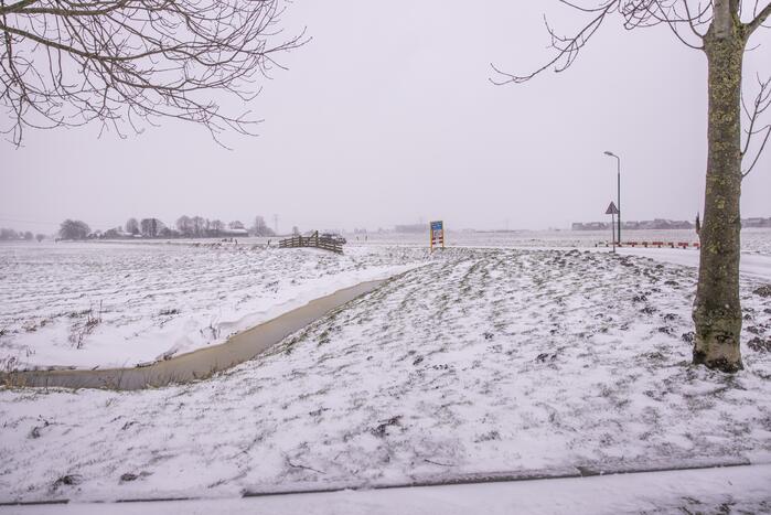 Nederland ontwaakt onder deken van sneeuw