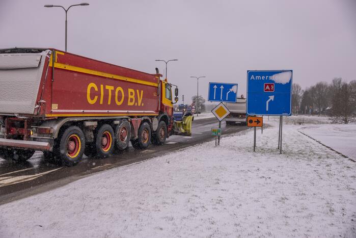 Nederland ontwaakt onder deken van sneeuw