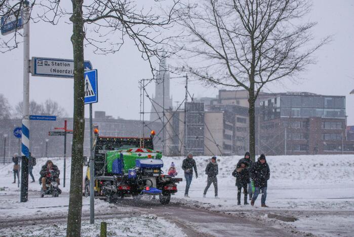 Nederland ontwaakt onder deken van sneeuw