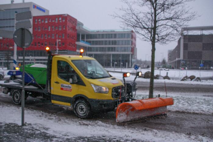 Nederland ontwaakt onder deken van sneeuw