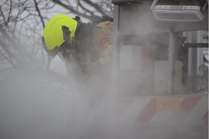 Brand in garage door houtkachel