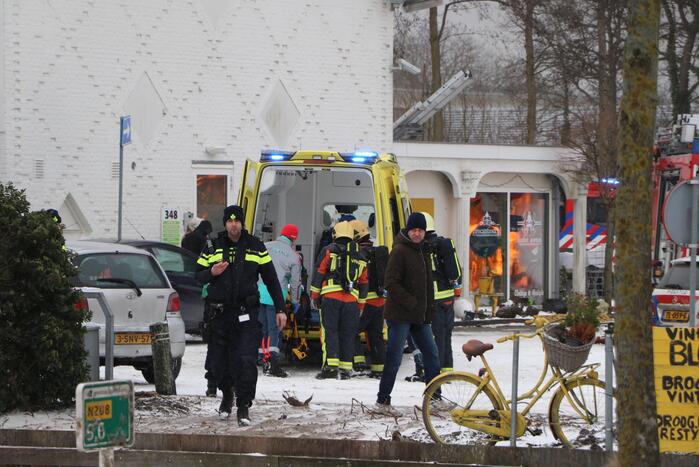 Dak Intratuin volledig in brand