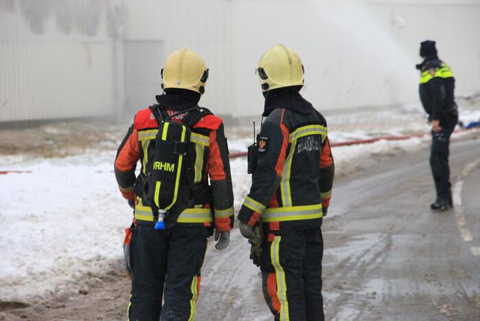 Dak Intratuin volledig in brand