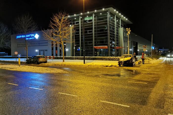 Veel schade bij botsing op kruising