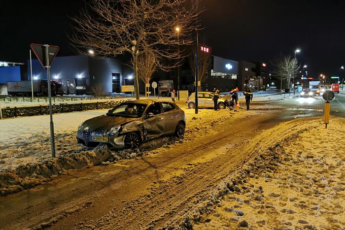 Veel schade bij botsing op kruising