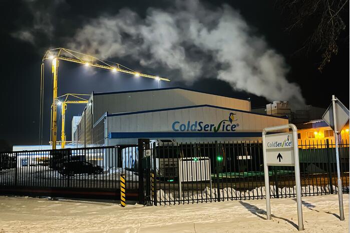 Dak van ColdService staat op instorten na sneeuwval