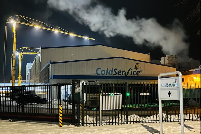 Dak van ColdService staat op instorten na sneeuwval