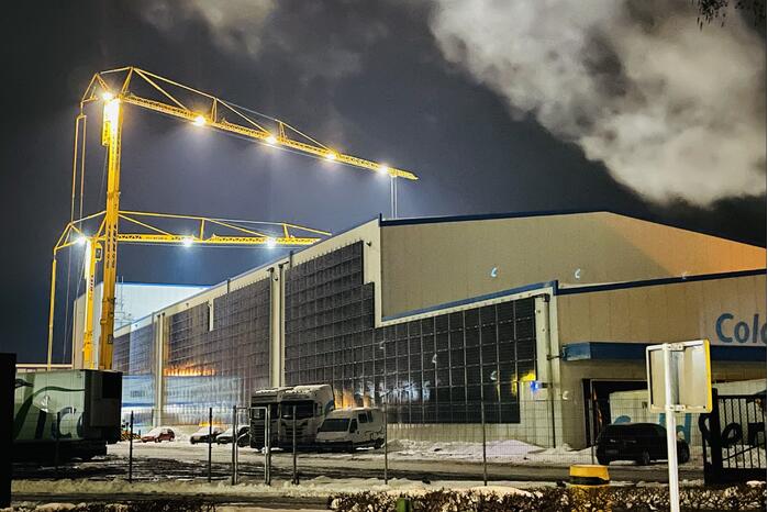 Dak van ColdService staat op instorten na sneeuwval