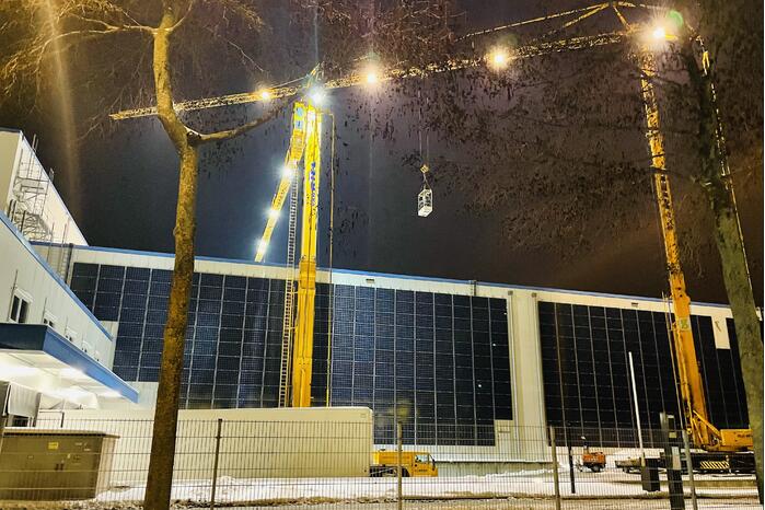 Dak van ColdService staat op instorten na sneeuwval