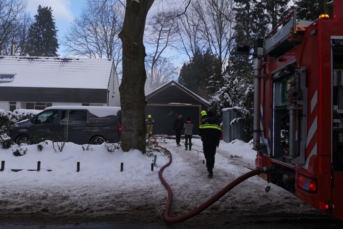 Veel rook bij brand in schuur