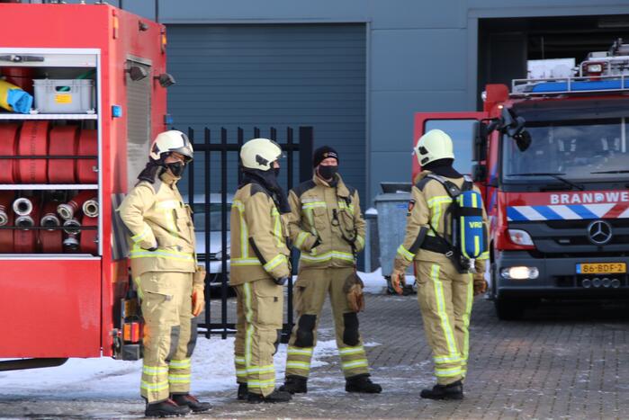 Brand op dak van Benel