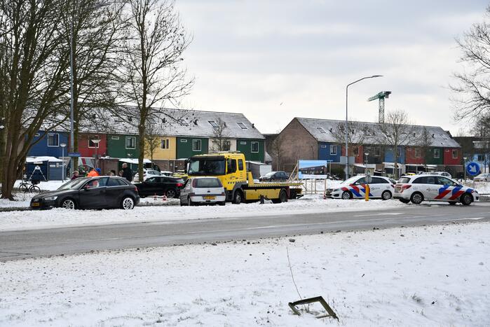 Flinke schade bij aanrijding tussen twee auto's