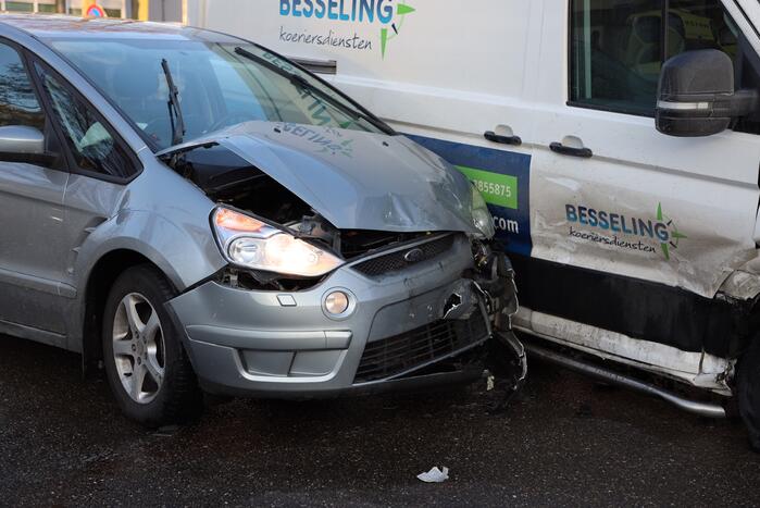 Botsen op kruising bedrijventerrein De Hoef