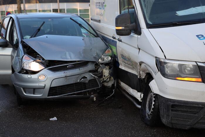 Botsen op kruising bedrijventerrein De Hoef
