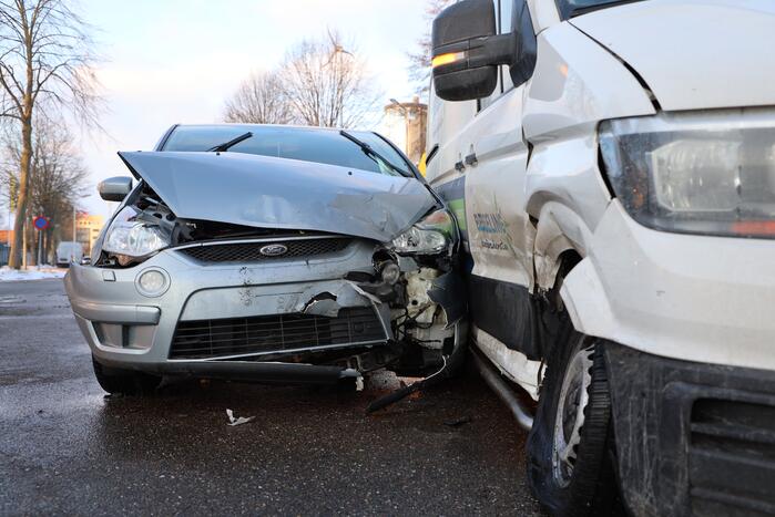 Botsen op kruising bedrijventerrein De Hoef