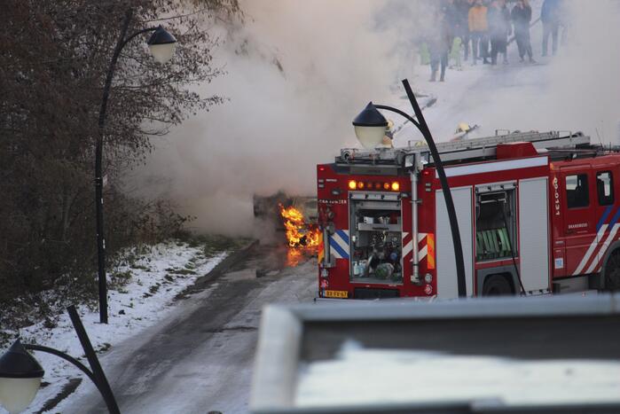 Auto gaat in vlammen op