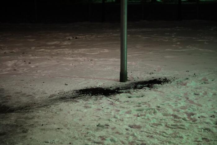 Brandweer blust brand in jeugdhok