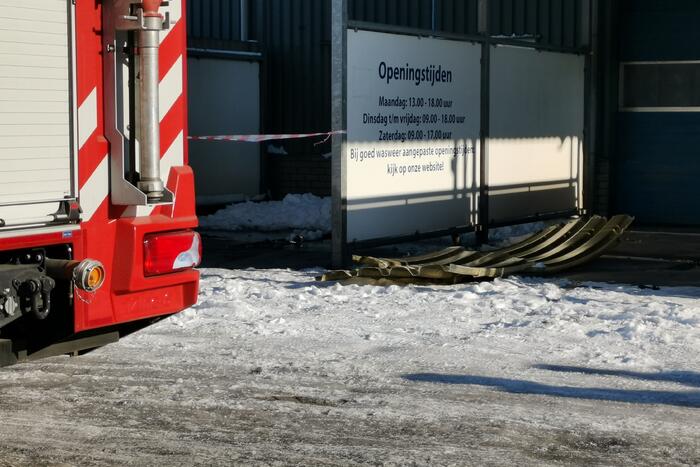 Carwash gesloten door ingestort dak