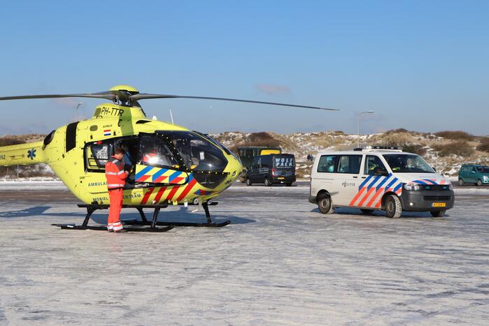 Traumahelikopter landt bij KNRM voor incident in woning