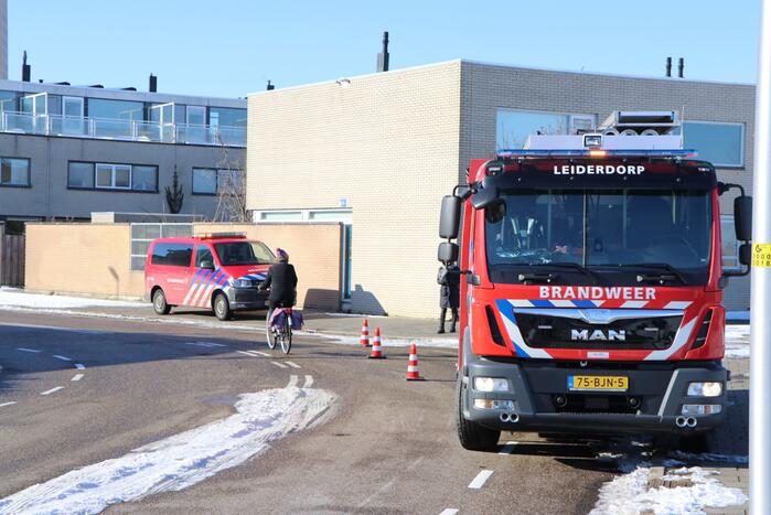 Schaatser zakt door ijs op kanaal Dwarswetering