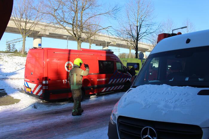 Brandweer blust uitslaande woningbrand