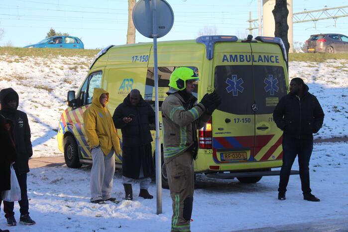 Brandweer blust uitslaande woningbrand