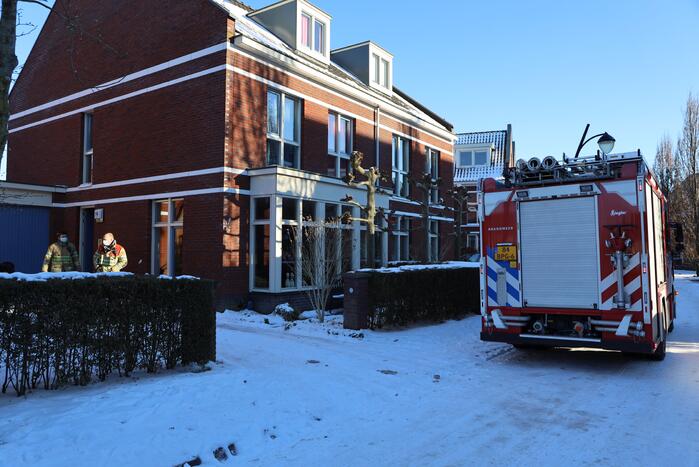 Brandweer doet onderzoek naar gesprongen waterleiding