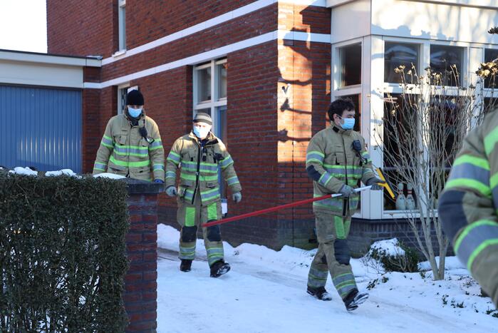 Brandweer doet onderzoek naar gesprongen waterleiding