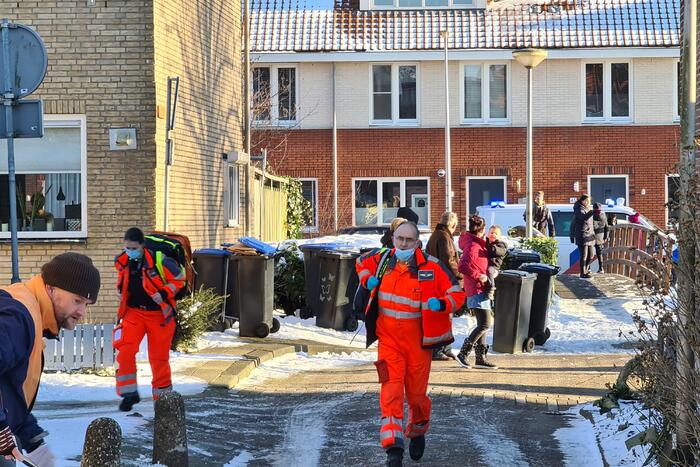 Traumahelikopter landt in park voor incident in woning