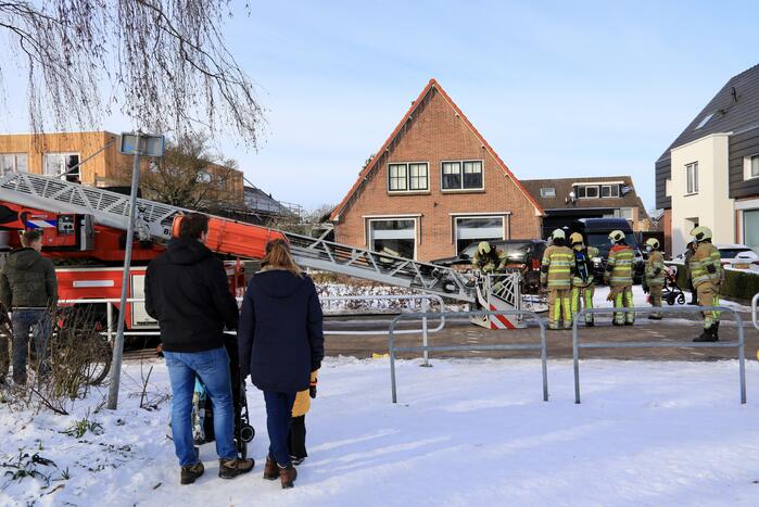 Doorgaande weg afgesloten door schoorsteenbrand