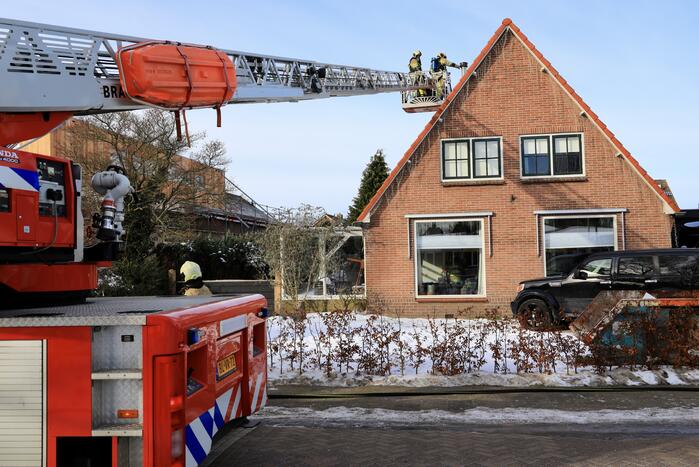 Doorgaande weg afgesloten door schoorsteenbrand