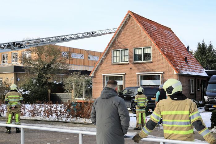 Doorgaande weg afgesloten door schoorsteenbrand