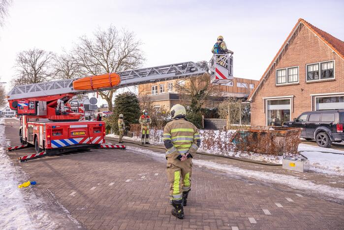 Doorgaande weg afgesloten door schoorsteenbrand