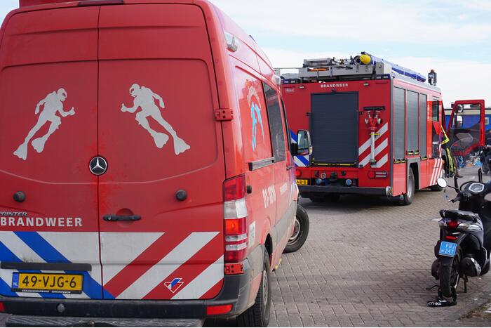 Brandweer zoekt naar mogelijk dier op het ijs