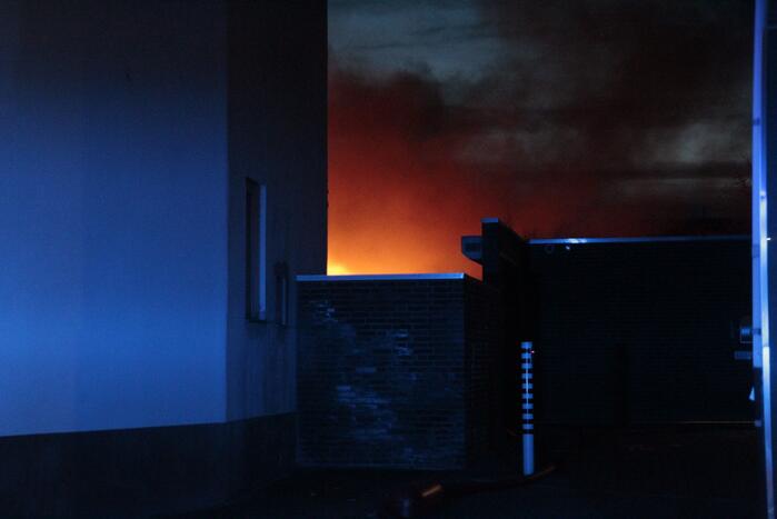 Brand in tuin met gasflessen