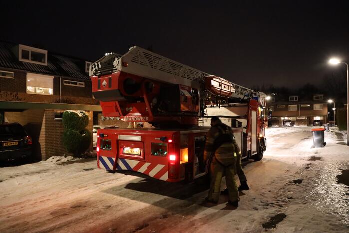 Rookwolken bij brand in schoorsteen