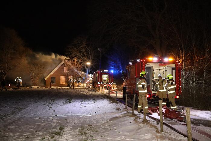 Woonboerderij gaat in vlammen op