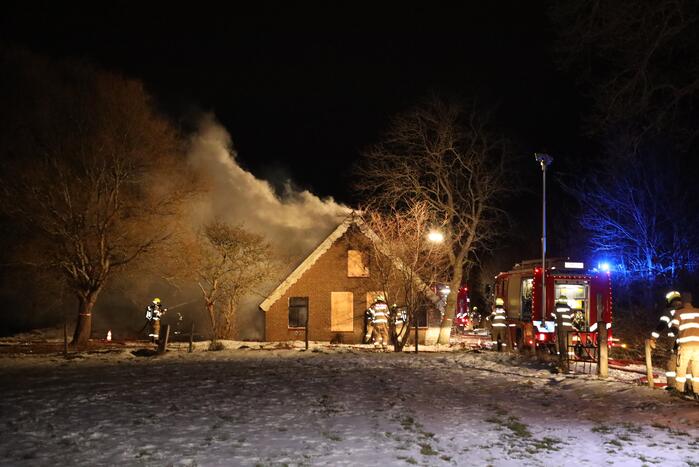 Woonboerderij gaat in vlammen op