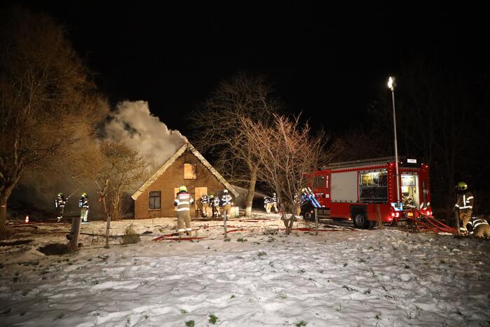 Woonboerderij gaat in vlammen op