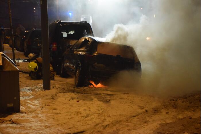 Twee auto's verwoest door brand