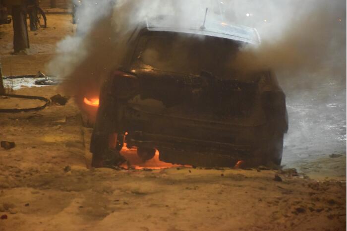 Twee auto's verwoest door brand