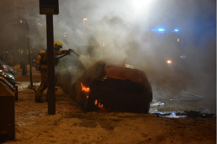 Twee auto's verwoest door brand