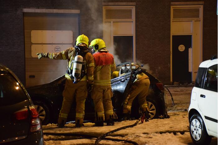 Twee auto's verwoest door brand