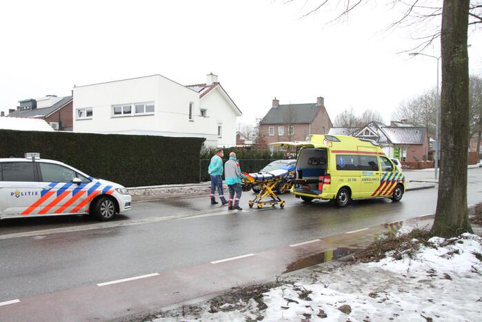 Vrouw gewond bij aanrijding met brommobiel